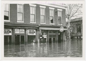 Image of Jacob Murphy's house during the 1937 Flood. At the corner of East Bank and East Spring
