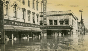Damage at Pearl and Market Streets during New Albany, Ind. flood, 1937.